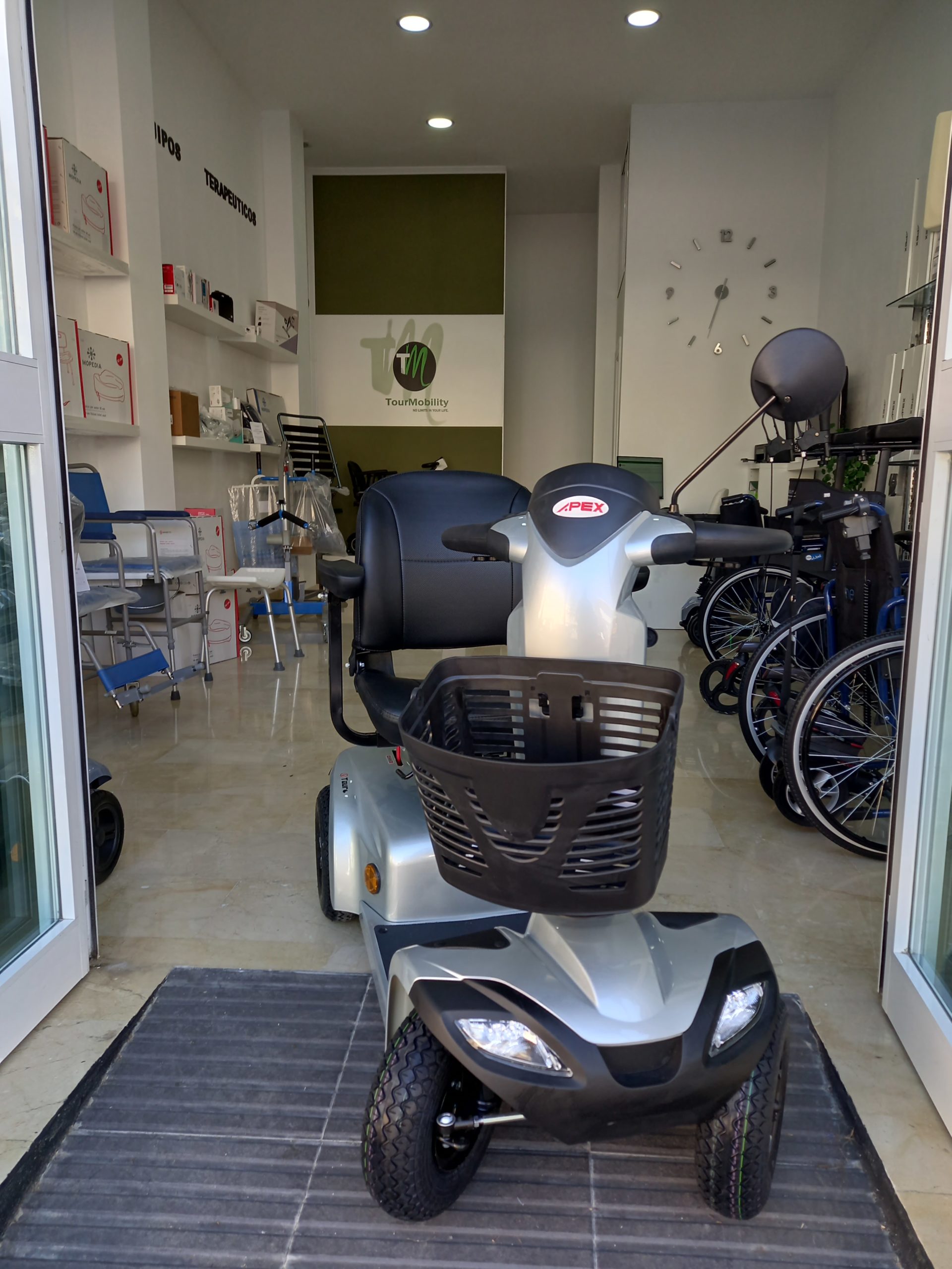 scooter tauro en tienda ¿Qué tenemos que saber al comprar una scooter de movilidad reducida?